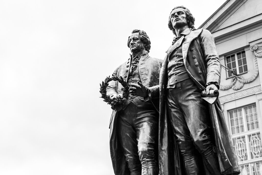 Goethe-Schiller-Denkmal am Deutschen Nationaltheater